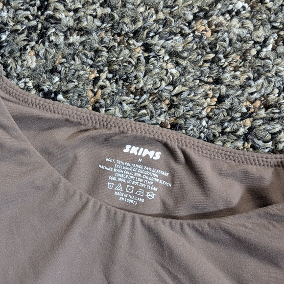 SKIMS Fits Everybody Tan Bodysuit - Picture 2 of 2